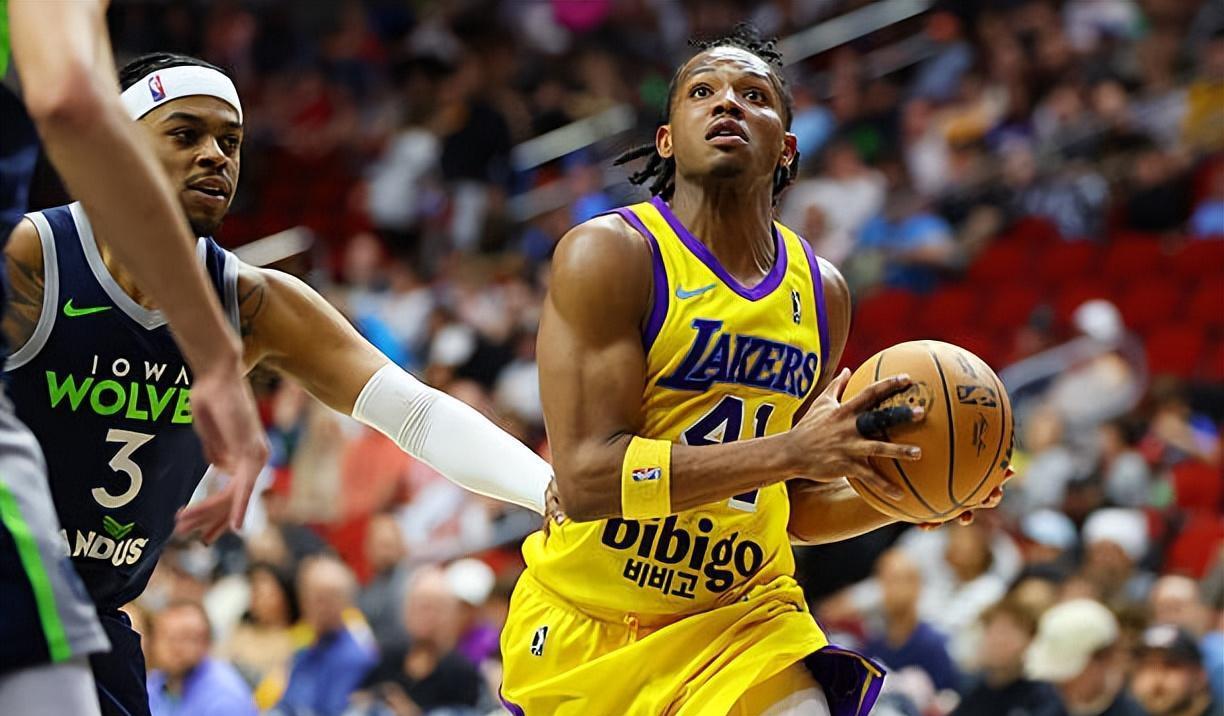 记者Mic, yid, 率和他的三