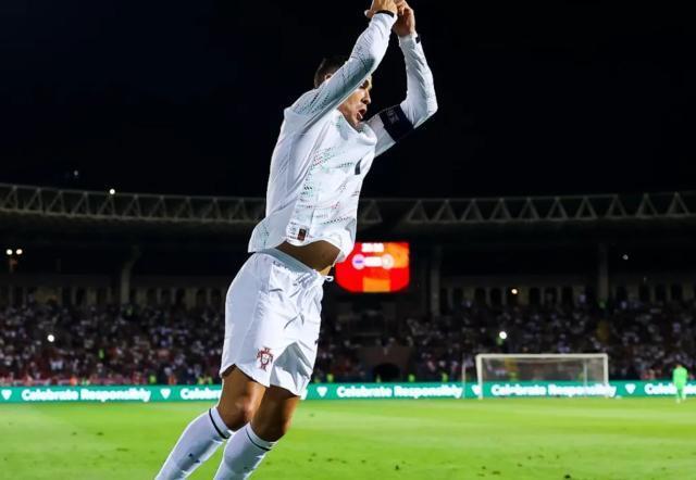 媒体记者小, 员在葡萄牙, 已打进