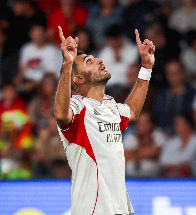 施压, 伊万诺维奇, 下课 施压, 伊万诺维奇, 下课